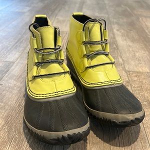 Sorel out and about rain boots size 9